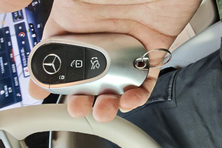 Used Mercedes-Benz EQS SUV 2023 450 4MATIC Pioneer Edition Vehicle Key