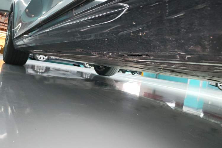 Used Mercedes-Benz EQS SUV 2023 450 4MATIC Luxury Edition Chassis Rear Left