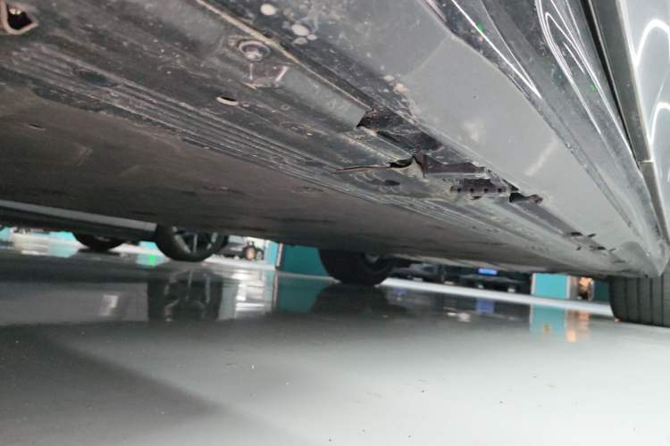 Used Mercedes-Benz EQS SUV 2023 450 4MATIC Luxury Edition Chassis Rear Right