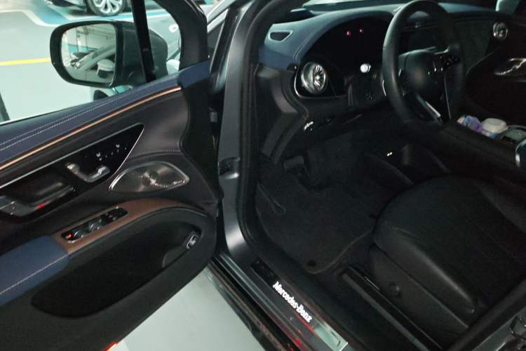 Used Mercedes-Benz EQS SUV 2023 450 4MATIC Luxury Edition Driver Seat