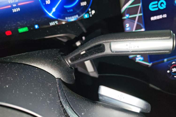 Used Mercedes-Benz EQS SUV 2023 450 4MATIC Luxury Edition Gear Lever