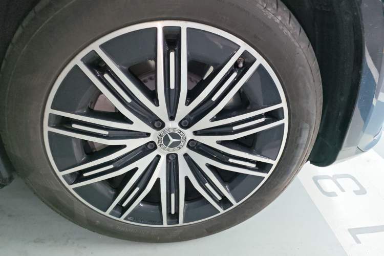 Used Mercedes-Benz EQS SUV 2023 450 4MATIC Luxury Edition Right Front Wheel Hub