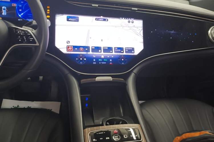 Used Mercedes-Benz EQS SUV 2023 450 4MATIC Pioneer Edition Audio And AC Panel