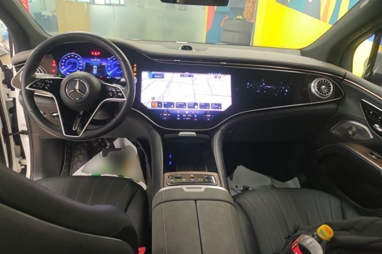 Used Mercedes-Benz EQS SUV 2023 450 4MATIC Pioneer Edition Center Console