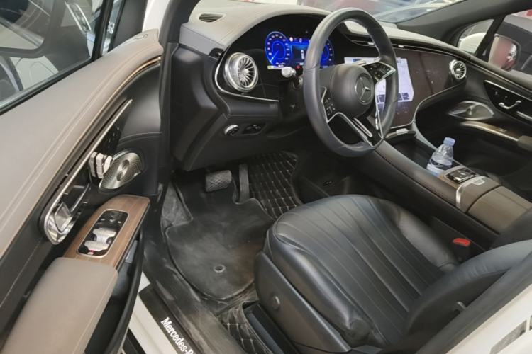 Used Mercedes-Benz EQS SUV 2023 450 4MATIC Pioneer Edition Driver Seat