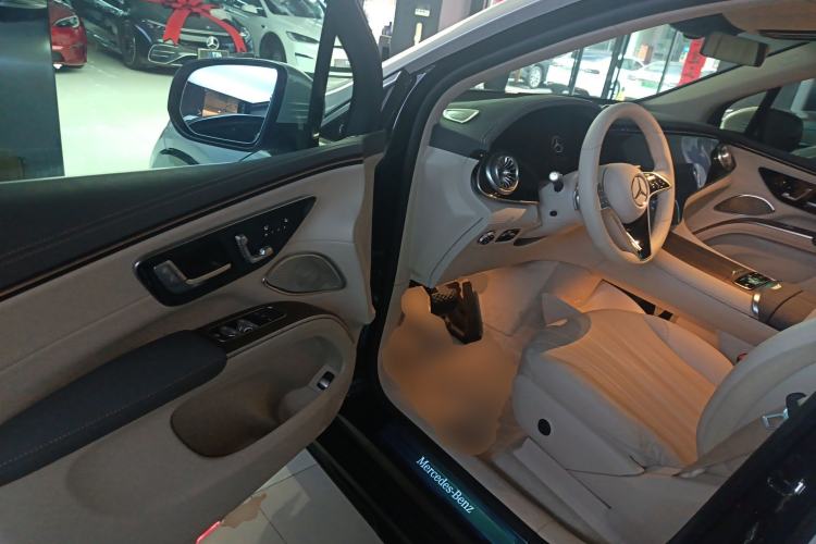 Used Mercedes-Benz EQS SUV 2023 450 4MATIC Pioneer Edition Driver Seat
