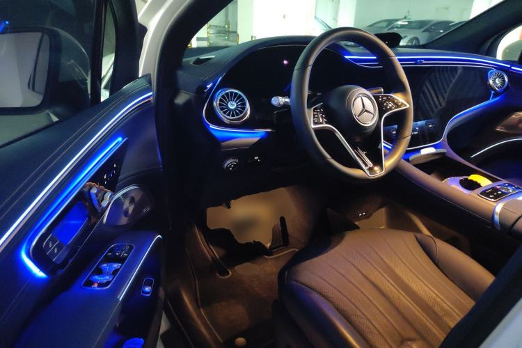 Used Mercedes-Benz EQS SUV 2023 450 4MATIC Pioneer Edition Driver Seat