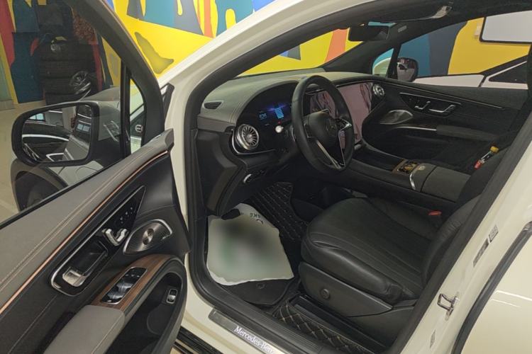 Used Mercedes-Benz EQS SUV 2023 450 4MATIC Pioneer Edition Driver Seat
