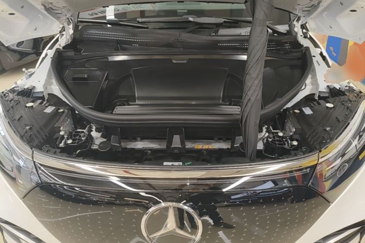 Used Mercedes-Benz EQS SUV 2023 450 4MATIC Pioneer Edition Engine Bay