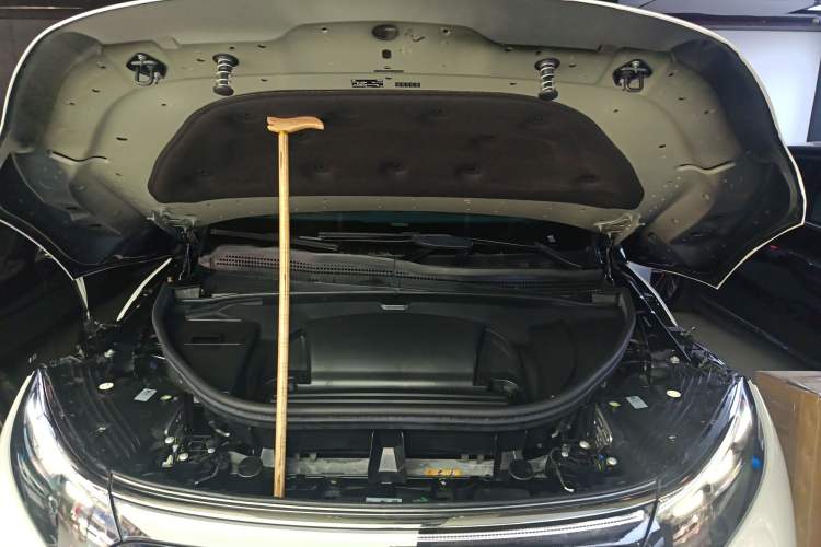 Used Mercedes-Benz EQS SUV 2023 450 4MATIC Pioneer Edition Engine Bay