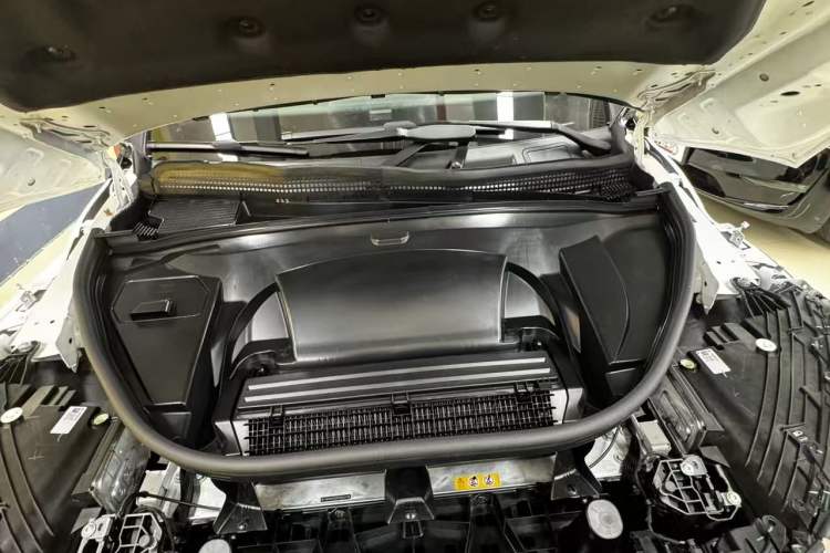 Used Mercedes-Benz EQS SUV 2023 450 4MATIC Pioneer Edition Engine Bay