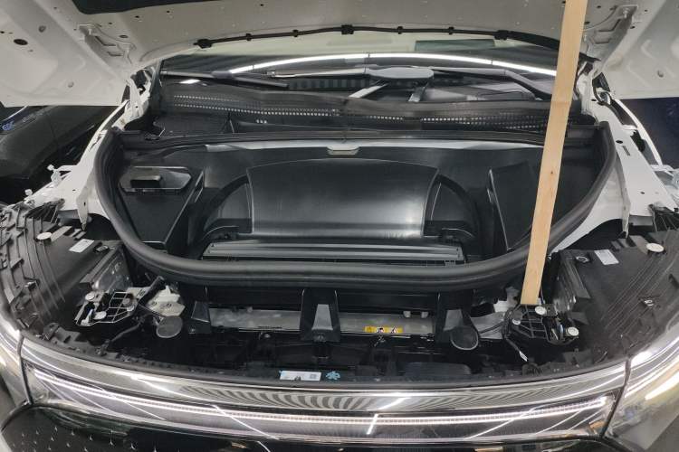 Used Mercedes-Benz EQS SUV 2023 450 4MATIC Luxury Edition Engine Bay