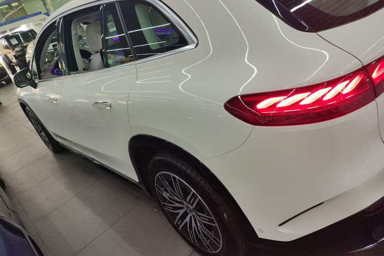 Used Mercedes-Benz EQS SUV 2023 450 4MATIC Luxury Edition Exterior 3