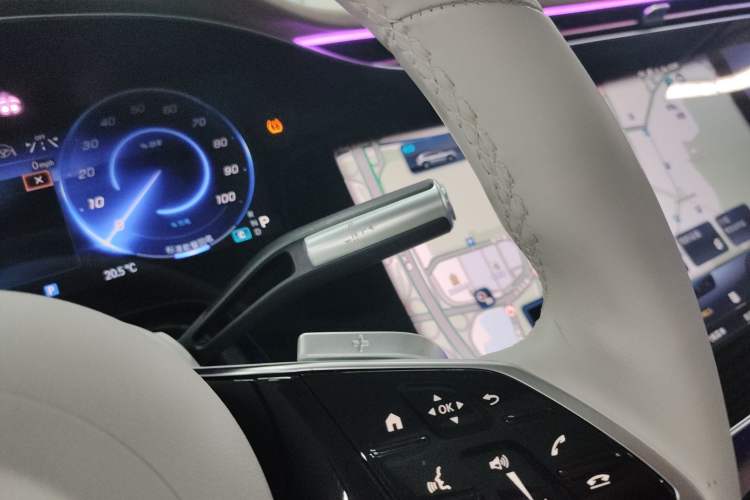 Used Mercedes-Benz EQS SUV 2023 450 4MATIC Luxury Edition Gear Lever