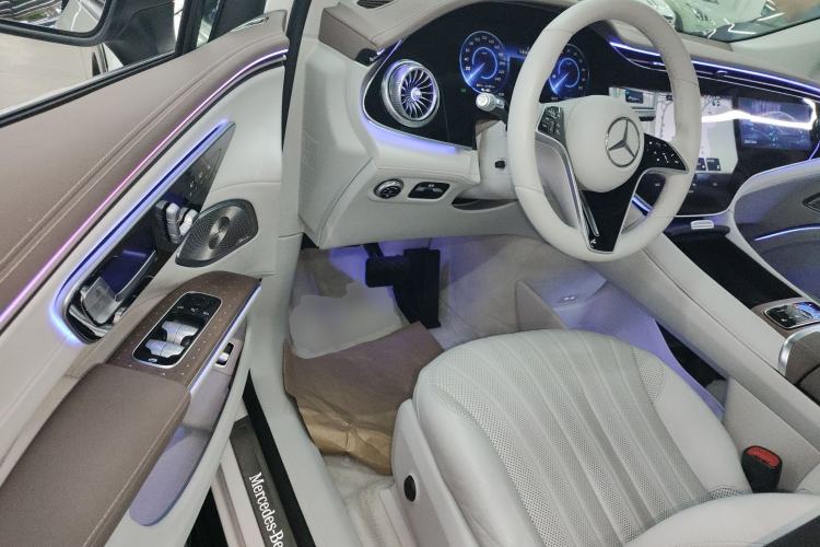 Used Mercedes-Benz EQS SUV 2023 450 4MATIC Luxury Edition Interior 3