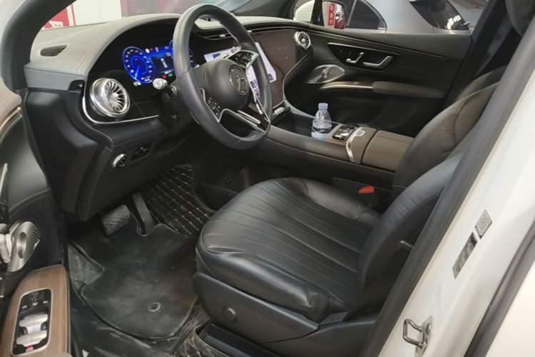 Used Mercedes-Benz EQS SUV 2023 450 4MATIC Pioneer Edition Left Front Seat
