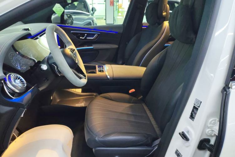 Used Mercedes-Benz EQS SUV 2023 450 4MATIC Pioneer Edition Left Front Seat