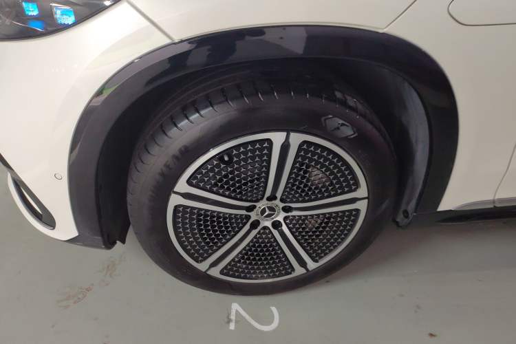 Used Mercedes-Benz EQS SUV 2023 450 4MATIC Pioneer Edition Left Front Wheel Hub