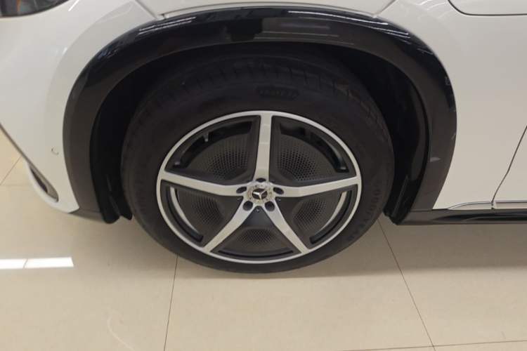 Used Mercedes-Benz EQS SUV 2023 450 4MATIC Pioneer Edition Left Front Wheel Hub