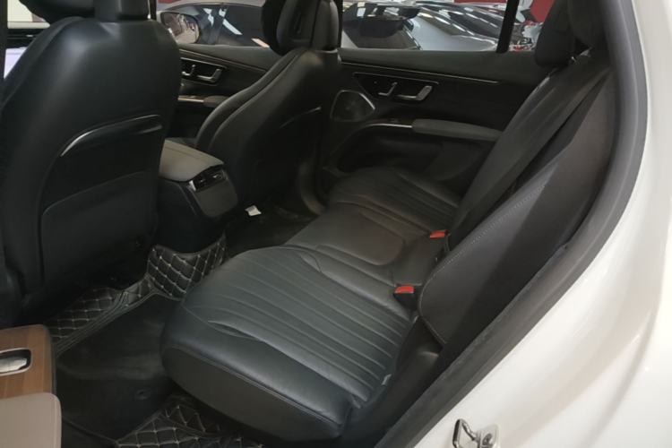 Used Mercedes-Benz EQS SUV 2023 450 4MATIC Pioneer Edition Left Rear Seat