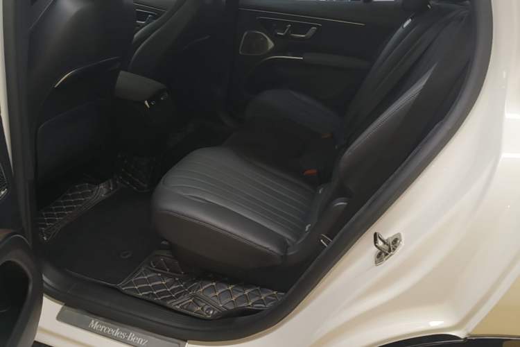 Used Mercedes-Benz EQS SUV 2023 450 4MATIC Pioneer Edition Left Rear Seat