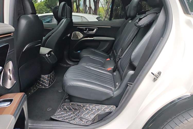 Used Mercedes-Benz EQS SUV 2023 450 4MATIC Pioneer Edition Left Rear Seat