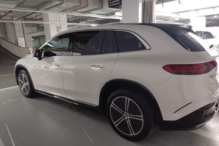Used Mercedes-Benz EQS SUV 2023 450 4MATIC Pioneer Edition Left Side