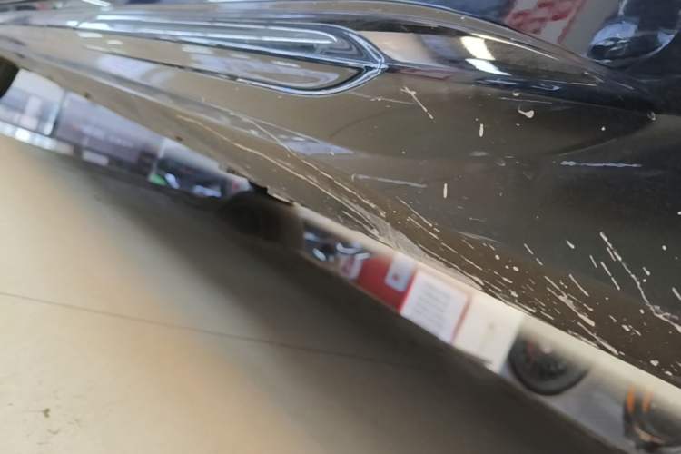 Used Mercedes-Benz EQS SUV 2023 450 4MATIC Pioneer Edition Left Side Sill