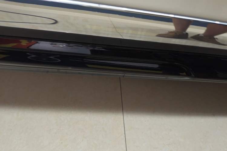Used Mercedes-Benz EQS SUV 2023 450 4MATIC Pioneer Edition Left Side Sill