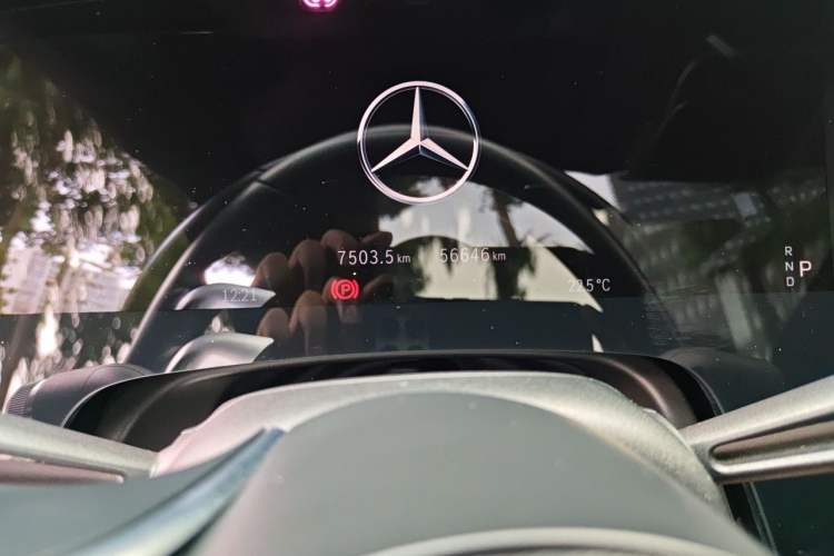 Used Mercedes-Benz EQS SUV 2023 450 4MATIC Pioneer Edition Odometer Close Up