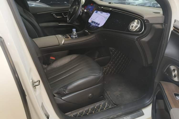 Used Mercedes-Benz EQS SUV 2023 450 4MATIC Pioneer Edition Right Front Seat