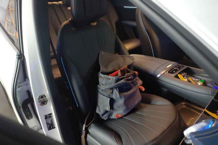Used Mercedes-Benz EQS SUV 2023 450 4MATIC Pioneer Edition Right Front Seat