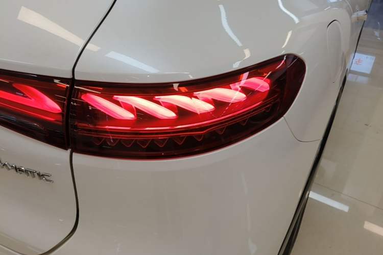 Used Mercedes-Benz EQS SUV 2023 450 4MATIC Pioneer Edition Right Rear Taillight