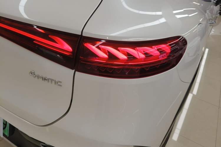 Used Mercedes-Benz EQS SUV 2023 450 4MATIC Pioneer Edition Right Rear Taillight