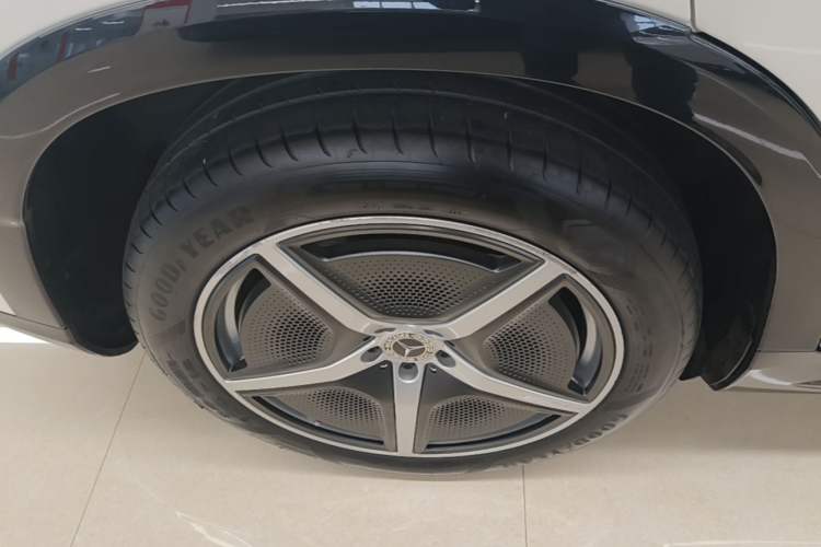Used Mercedes-Benz EQS SUV 2023 450 4MATIC Pioneer Edition Right Rear Wheel Hub