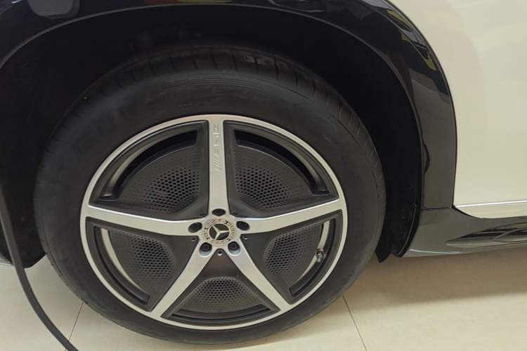 Used Mercedes-Benz EQS SUV 2023 450 4MATIC Pioneer Edition Right Rear Wheel Hub