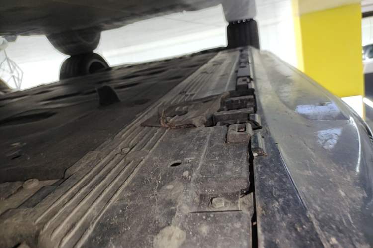 Used Mercedes-Benz EQS SUV 2023 450+ Right Side Sill