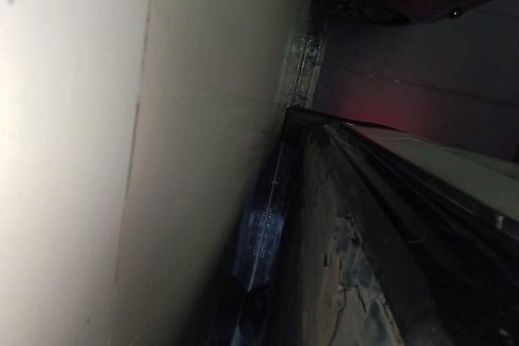Used Mercedes-Benz EQS SUV 2023 450 4MATIC Pioneer Edition Right Side Sill