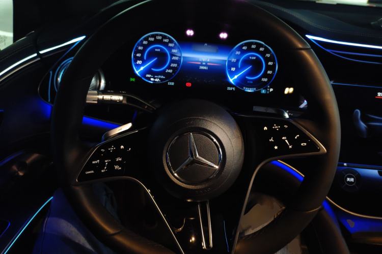 Used Mercedes-Benz EQS SUV 2023 450 4MATIC Pioneer Edition Steering Wheel