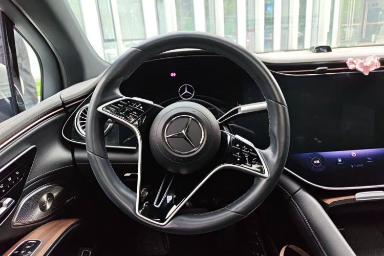 Used Mercedes-Benz EQS SUV 2023 450 4MATIC Pioneer Edition Steering Wheel
