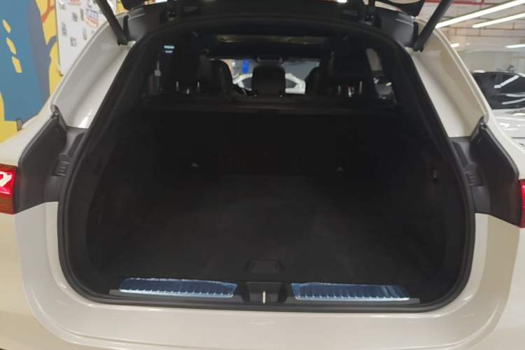 Used Mercedes-Benz EQS SUV 2023 450 4MATIC Pioneer Edition Trunk
