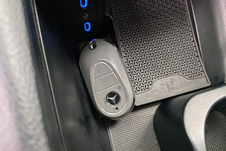 Used Mercedes-Benz EQS SUV 2023 450 4MATIC Pioneer Edition Vehicle Key