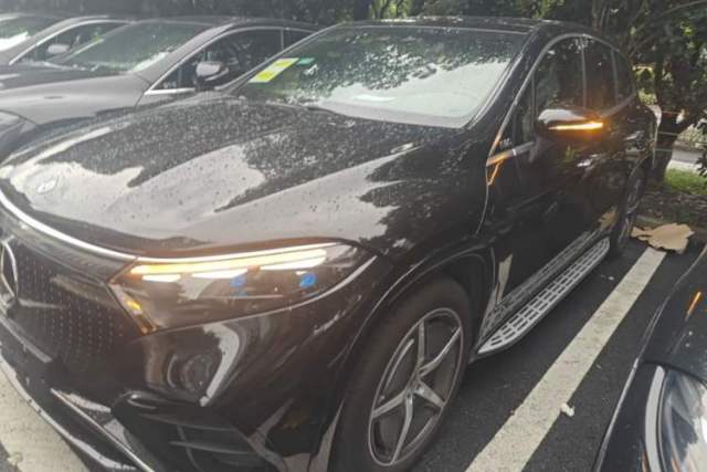 Mercedes-Benz EQS SUV 2025 500 4MATIC مستعملة