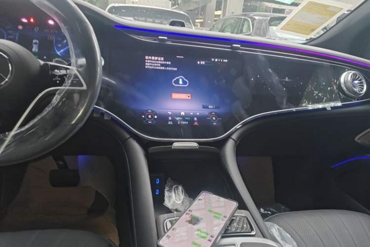 Used Mercedes-Benz EQS SUV 2025 500 4MATIC Audio And AC Panel