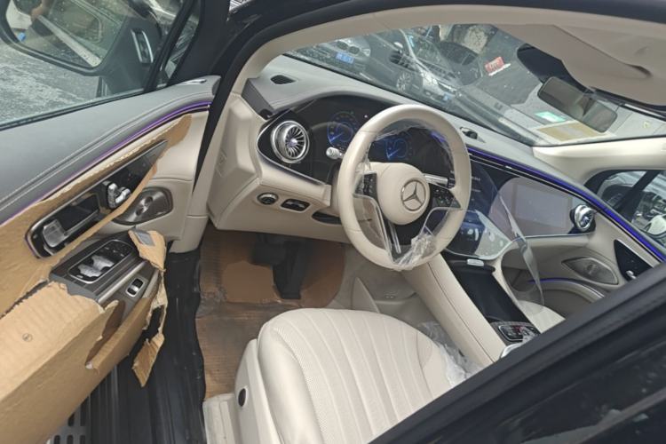 Used Mercedes-Benz EQS SUV 2025 500 4MATIC Driver Seat