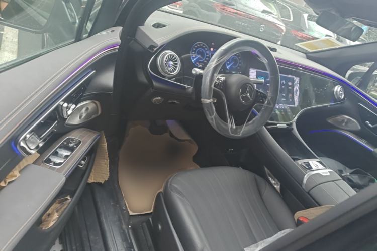 Used Mercedes-Benz EQS SUV 2025 500 4MATIC Driver Seat