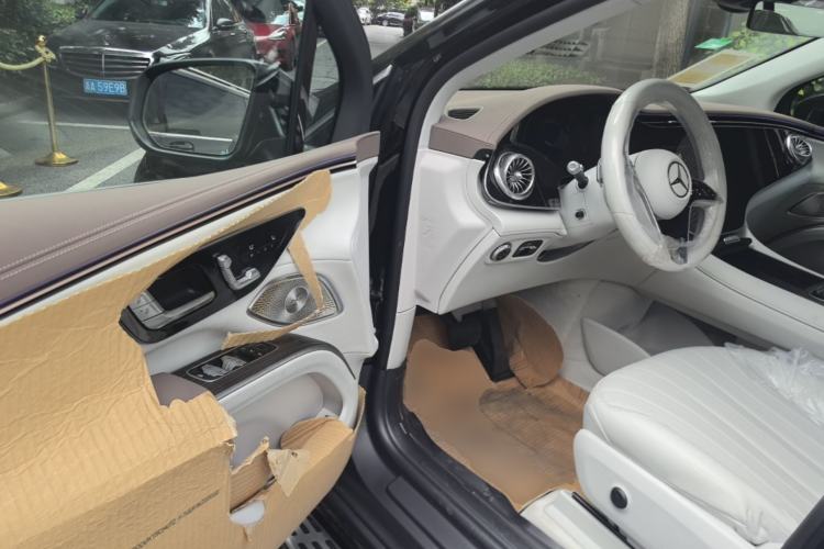 Used Mercedes-Benz EQS SUV 2025 500 4MATIC Driver Seat