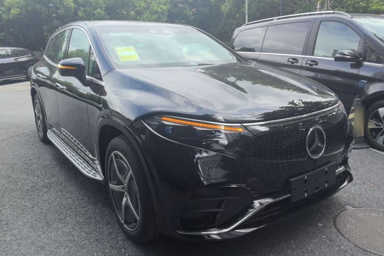 Used Mercedes-Benz EQS SUV 2025 500 4MATIC Front Right 45 Deg