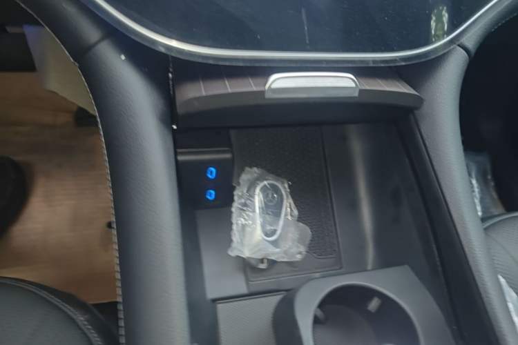 Used Mercedes-Benz EQS SUV 2025 500 4MATIC Gear Lever