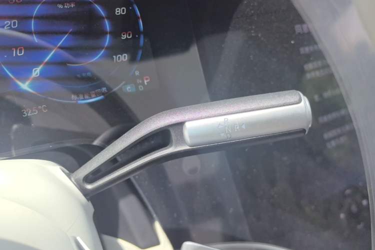 Used Mercedes-Benz EQS SUV 2025 500 4MATIC Gear Lever